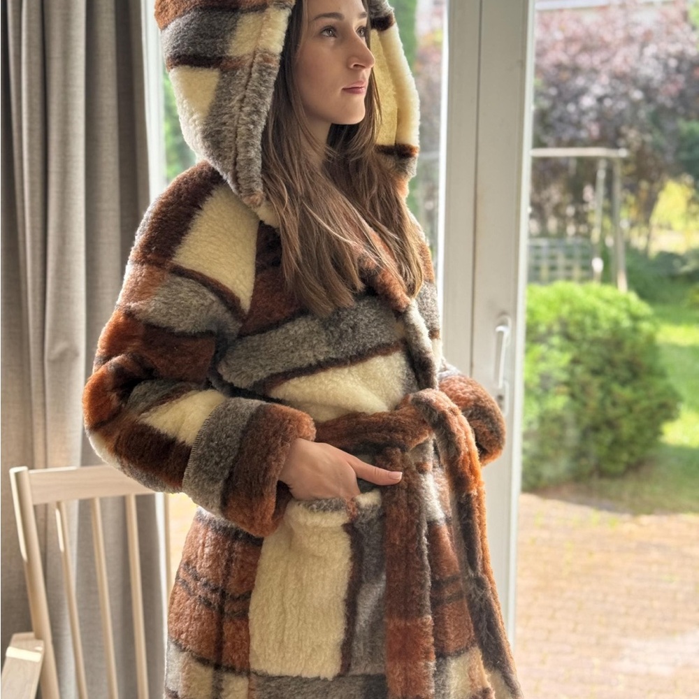 Merino wool robe with hood S